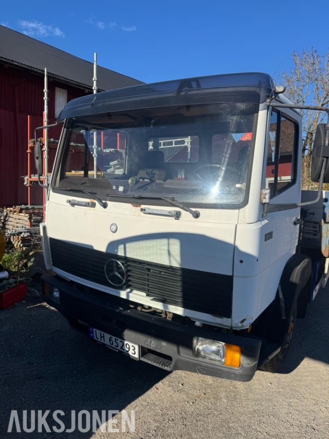 1990 Mercedes-Benz 814 Med tipp og kran