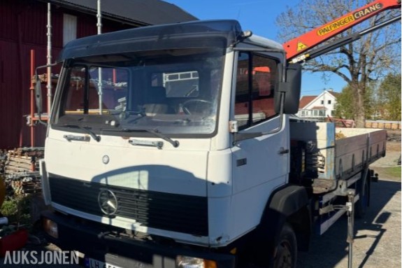 1990 Mercedes-Benz 814 Med tipp og kran