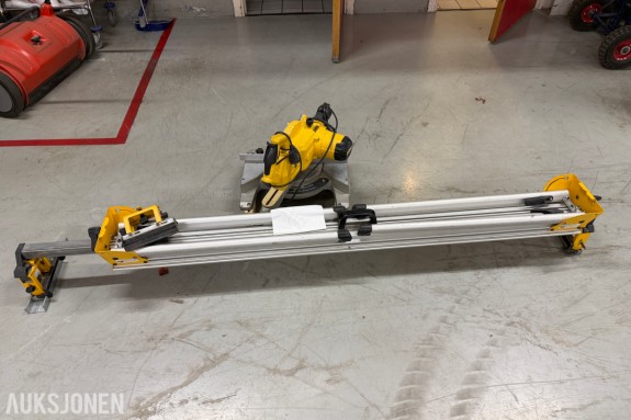 DeWalt DW777 kapp- og gjærsag - 1800 W - 216 mm sagblad - trekkfunksjon - DeWalt DE7023 sagstativ