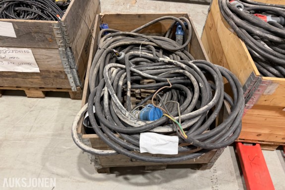 Mennekes skjøtekabler - Blå CEE-kontakter - 200–250 V - Svart kabelkappe - Flere kabler