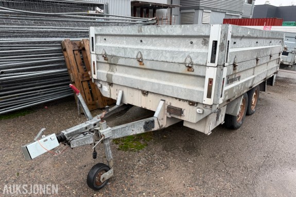 2011 Brenderup 5310 tandem tilhenger - 2000 kg totalvekt - 1475 kg nyttelast - Påløpsbrems - Doble sidekarmer - Oppbevaringsboks