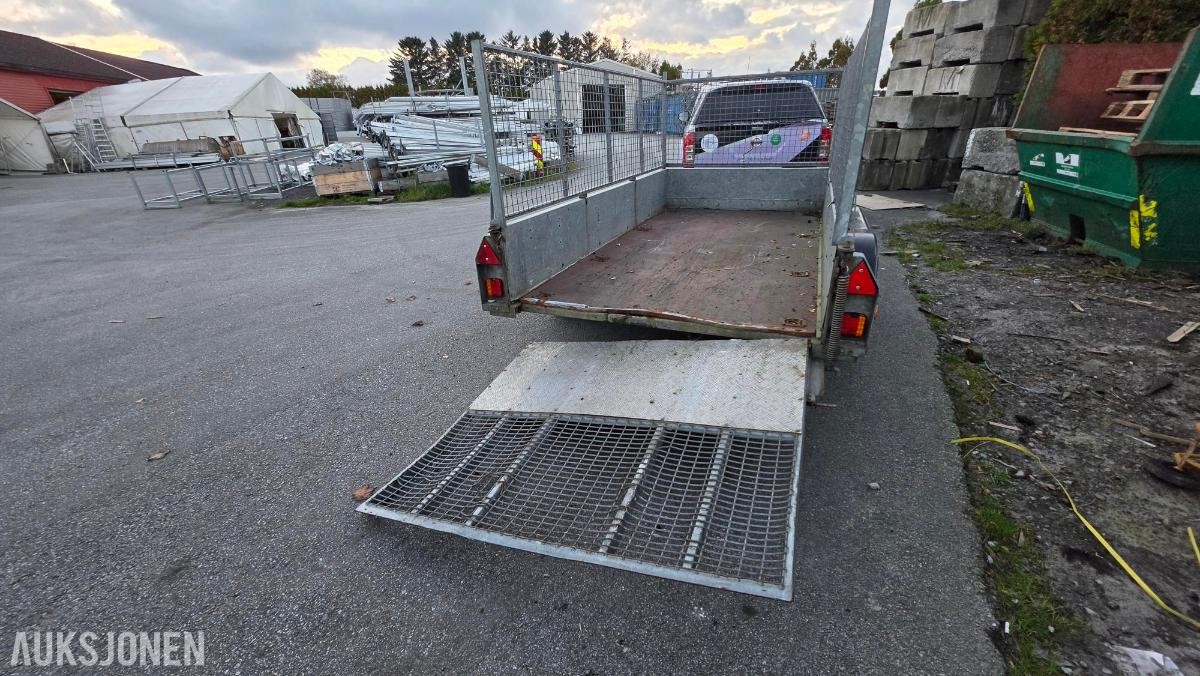 2004 Ifor Williams tilhenger med kjørerampe og nettinggrinder