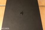 PlayStation 4 slim med 3 kontroller