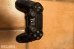 PlayStation 4 slim med 3 kontroller