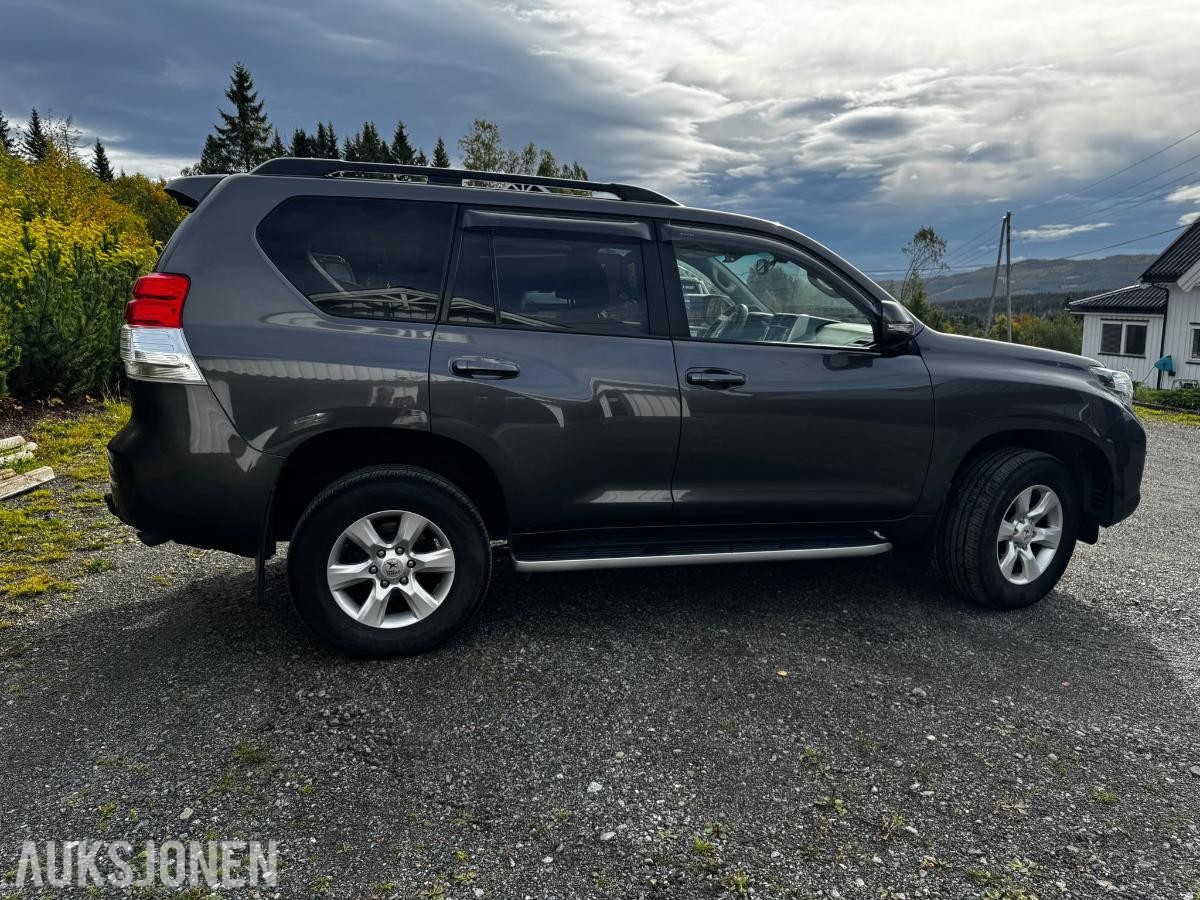 2013 TOYOTA LAND CRUISER 4WD AUTOMAT HENGERFESTE 5-SETER