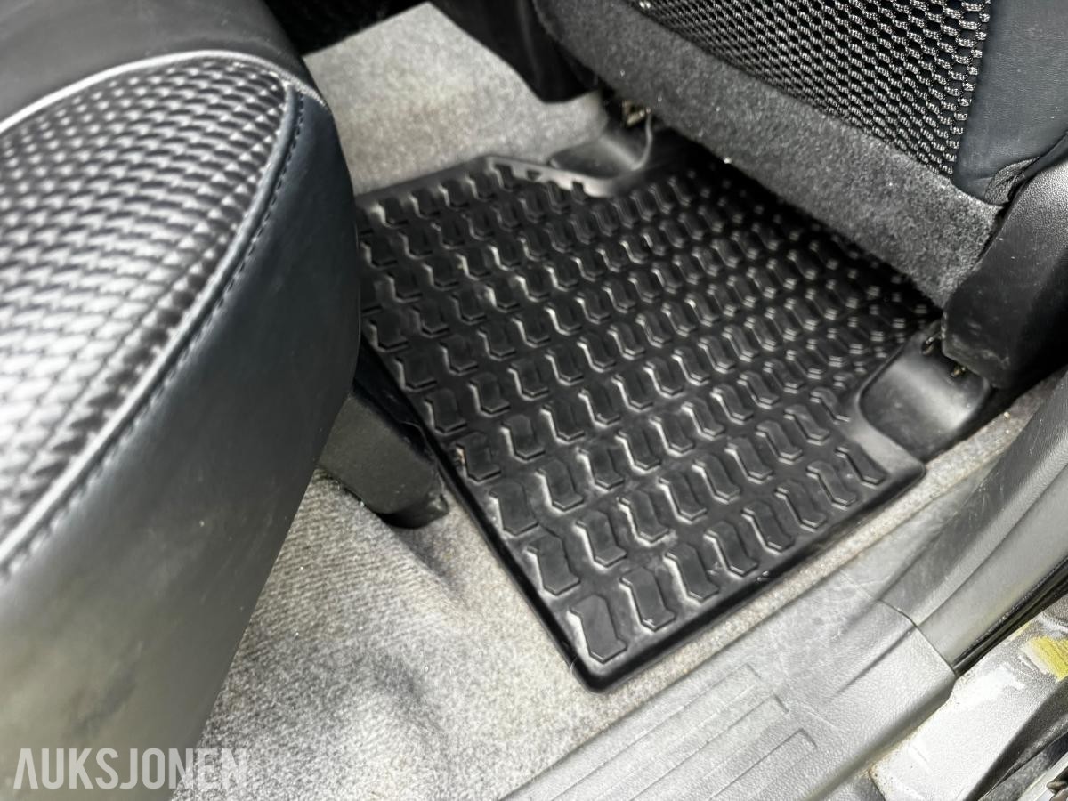 2013 TOYOTA LAND CRUISER 4WD AUTOMAT HENGERFESTE 5-SETER