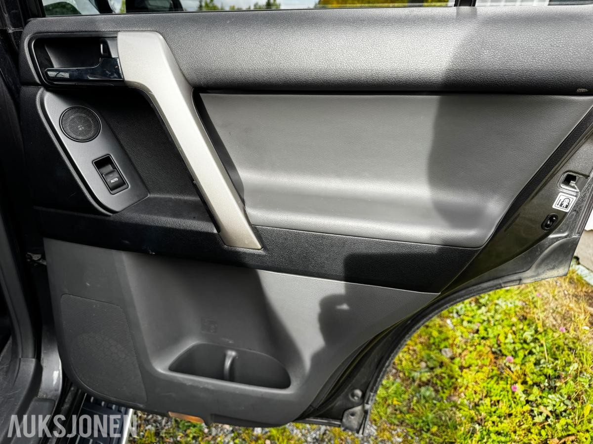 2013 TOYOTA LAND CRUISER 4WD AUTOMAT HENGERFESTE 5-SETER
