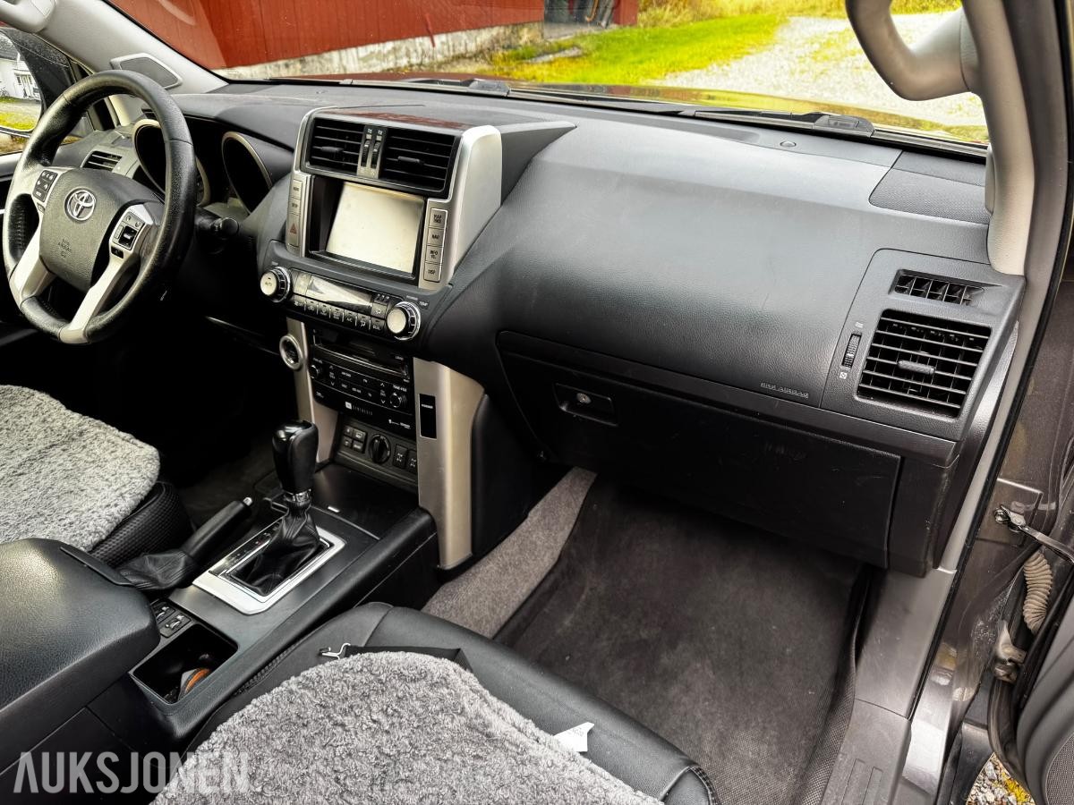 2013 TOYOTA LAND CRUISER 4WD AUTOMAT HENGERFESTE 5-SETER
