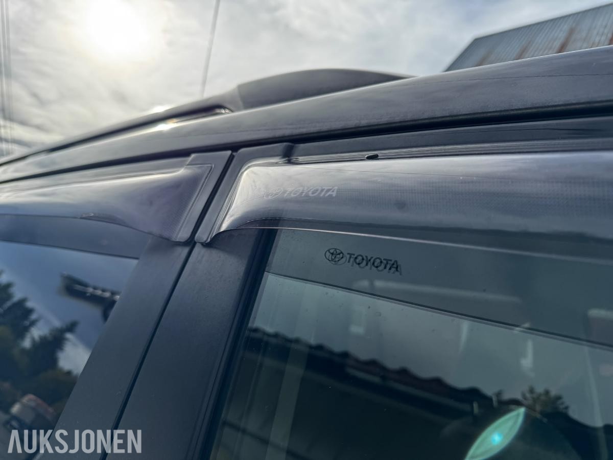 2013 TOYOTA LAND CRUISER 4WD AUTOMAT HENGERFESTE 5-SETER