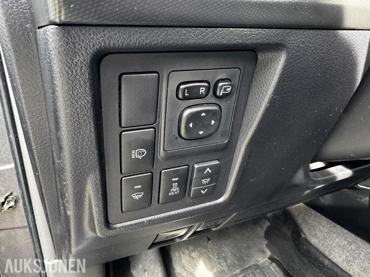 2013 TOYOTA LAND CRUISER 4WD AUTOMAT HENGERFESTE 5-SETER