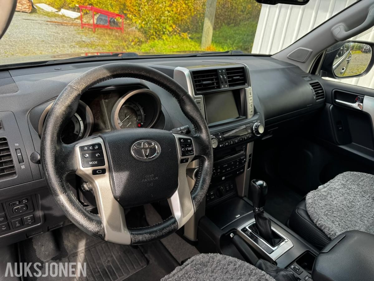 2013 TOYOTA LAND CRUISER 4WD AUTOMAT HENGERFESTE 5-SETER