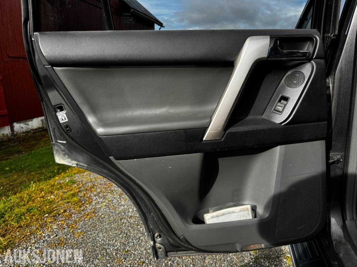 2013 TOYOTA LAND CRUISER 4WD AUTOMAT HENGERFESTE 5-SETER