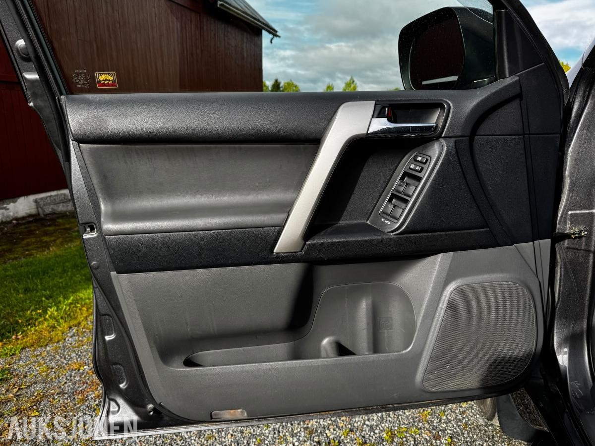 2013 TOYOTA LAND CRUISER 4WD AUTOMAT HENGERFESTE 5-SETER