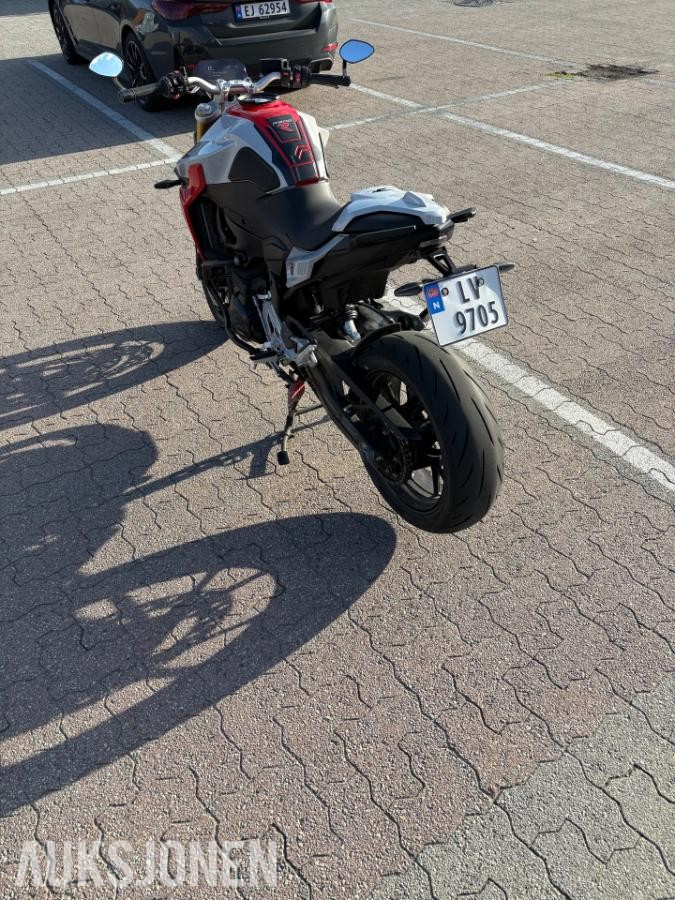 2021 BMW F 900 R