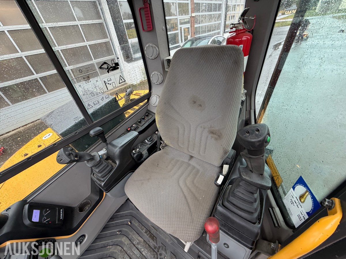 2015 Volvo ECR58D / Rail/skinnegående / Rototilt / Bæreskuffe + 3x skuffer