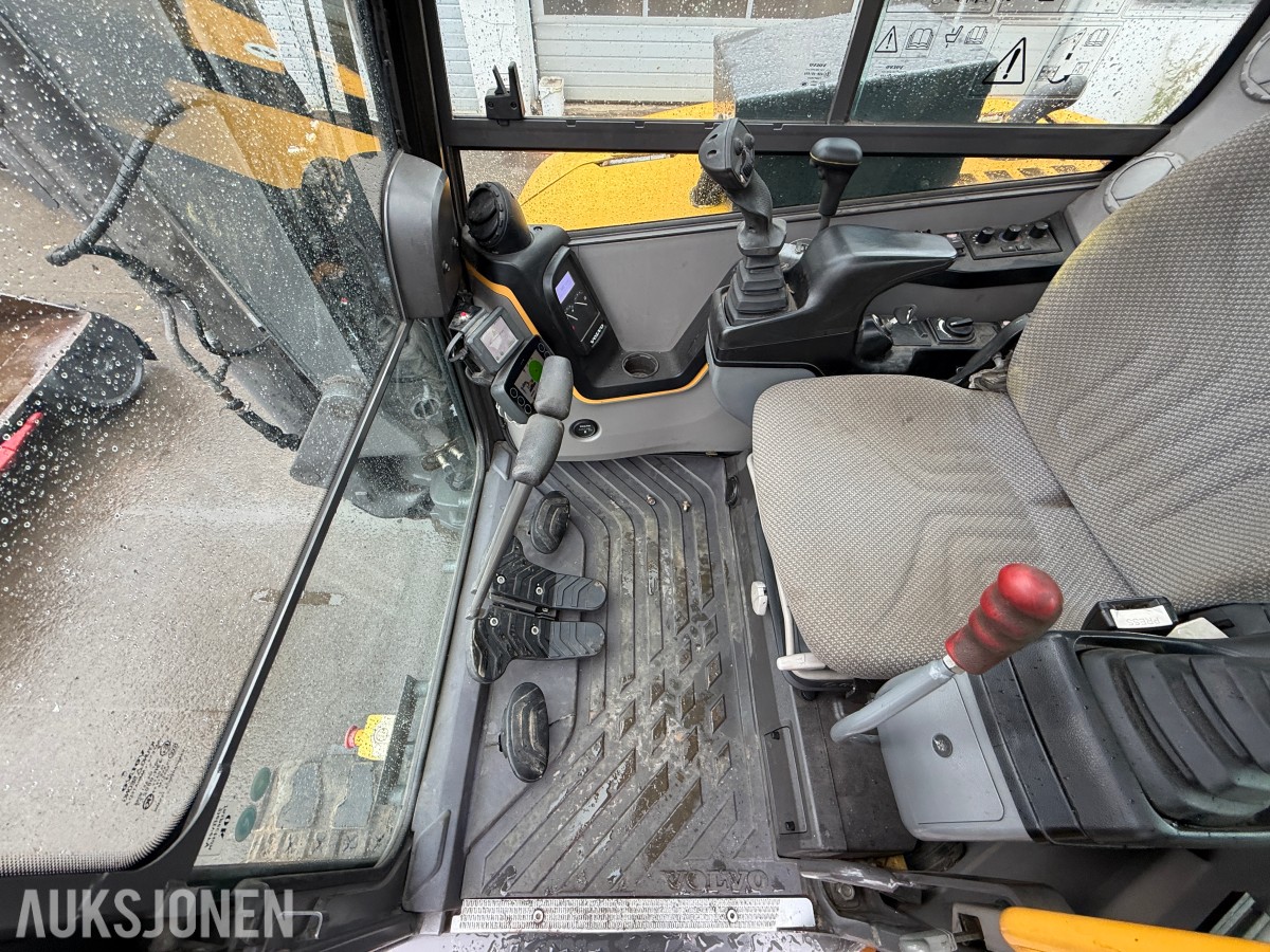 2015 Volvo ECR58D / Rail/skinnegående / Rototilt / Bæreskuffe + 3x skuffer