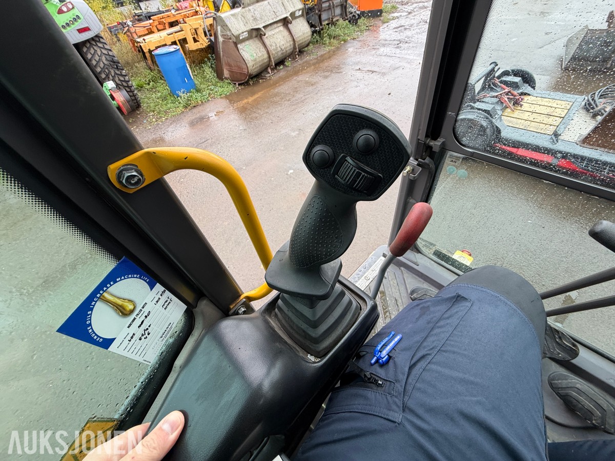 2015 Volvo ECR58D / Rail/skinnegående / Rototilt / Bæreskuffe + 3x skuffer