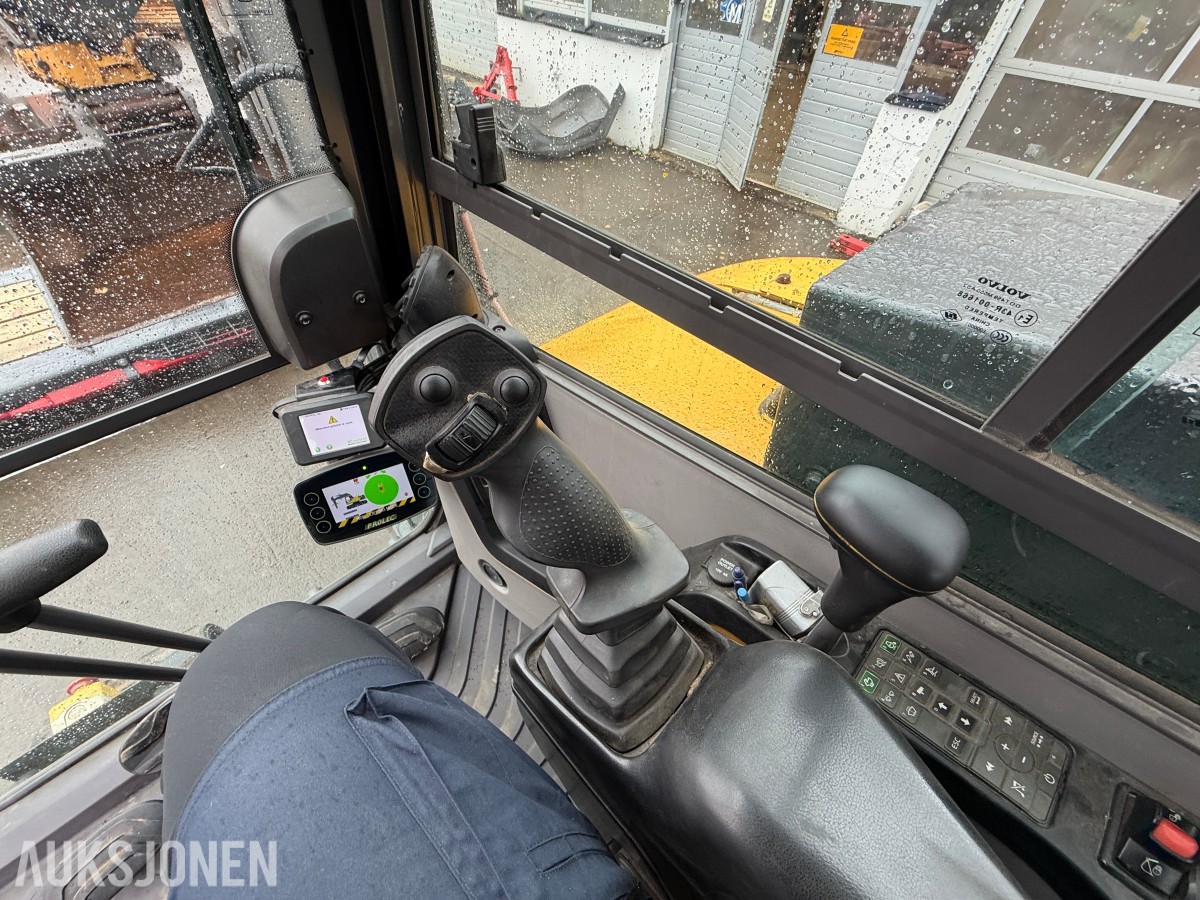 2015 Volvo ECR58D / Rail/skinnegående / Rototilt / Bæreskuffe + 3x skuffer