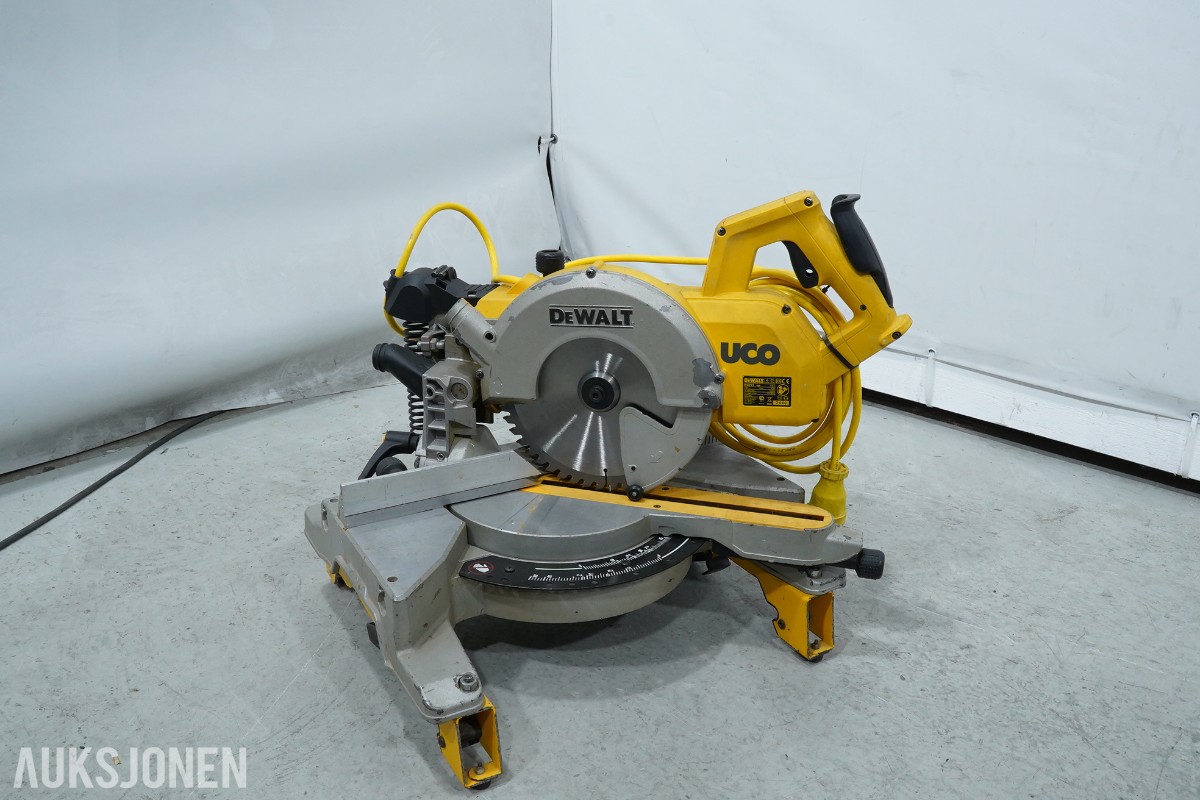 2 stk DeWalt kapp- og gjærsag DW777 - 216 mm