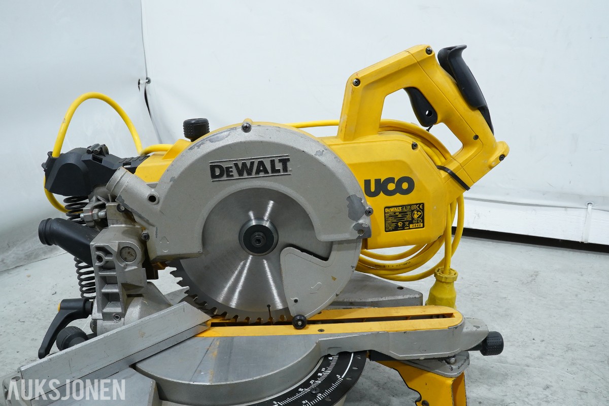 2 stk DeWalt kapp- og gjærsag DW777 - 216 mm