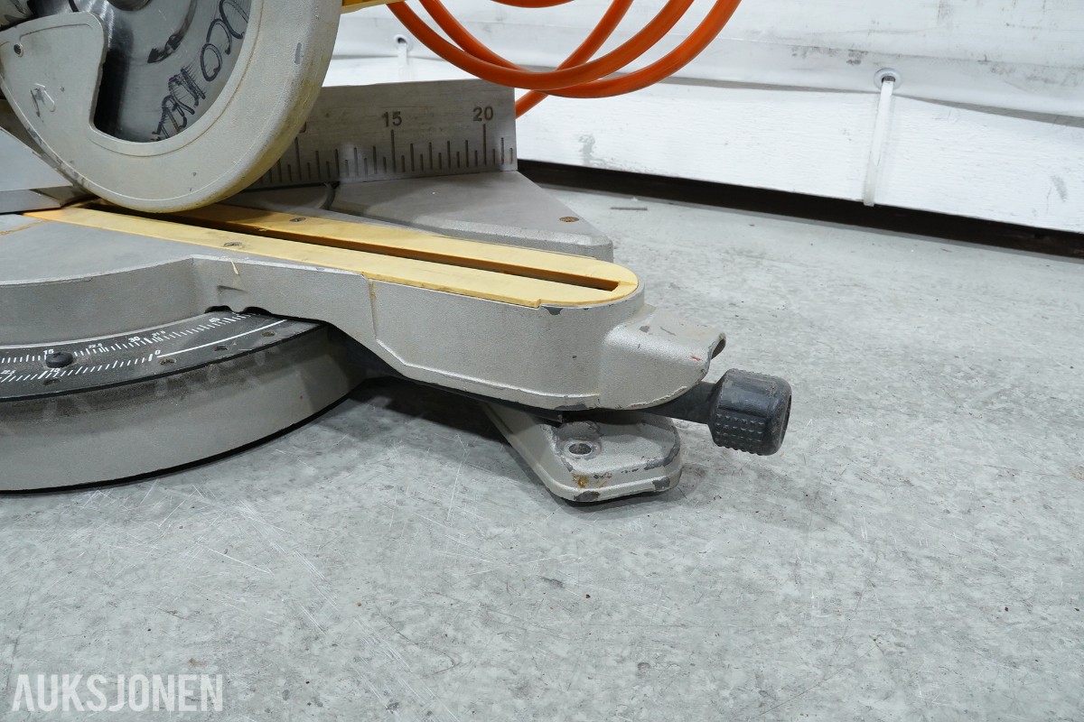 2 stk DeWalt kapp- og gjærsag DW777 - 216 mm