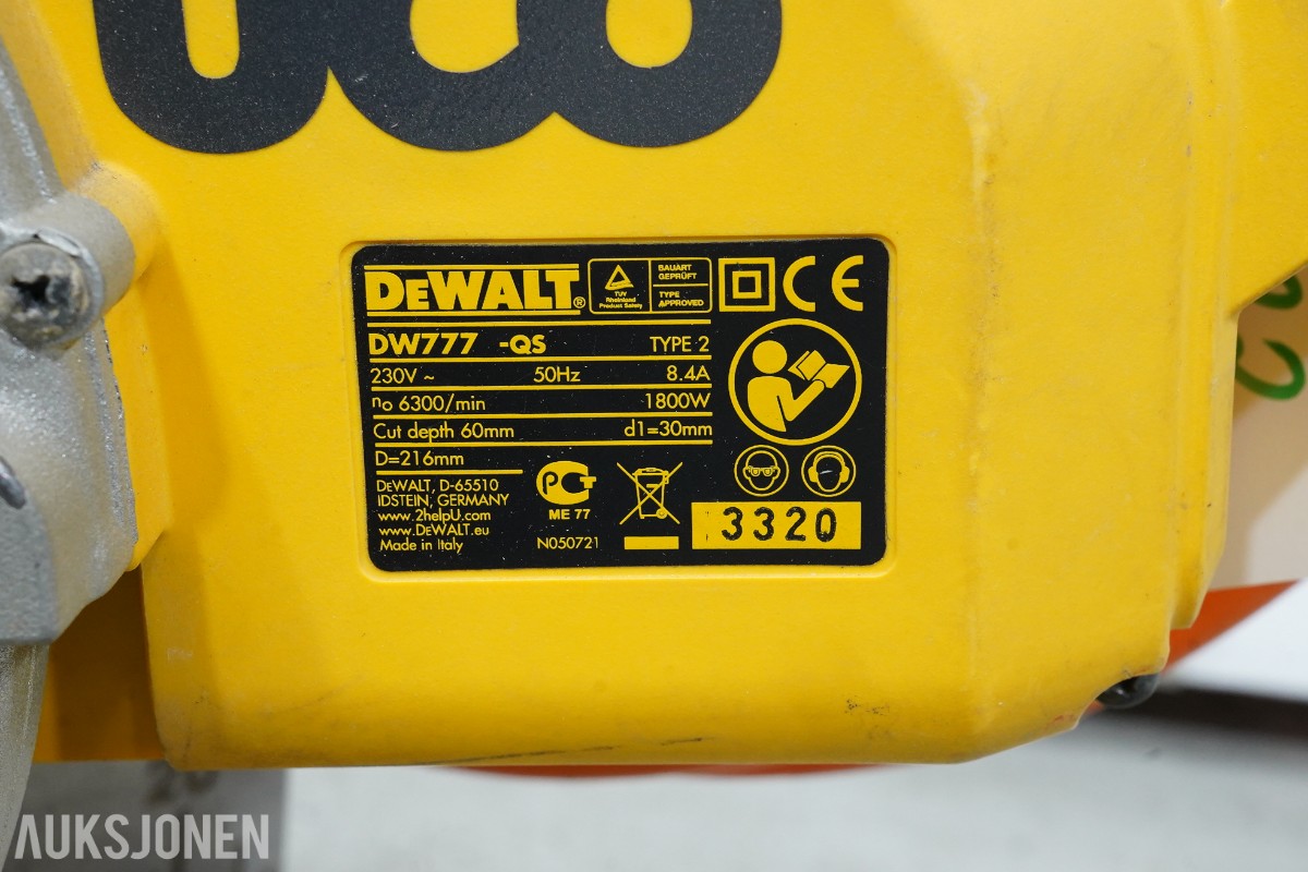 2 stk DeWalt kapp- og gjærsag DW777 - 216 mm