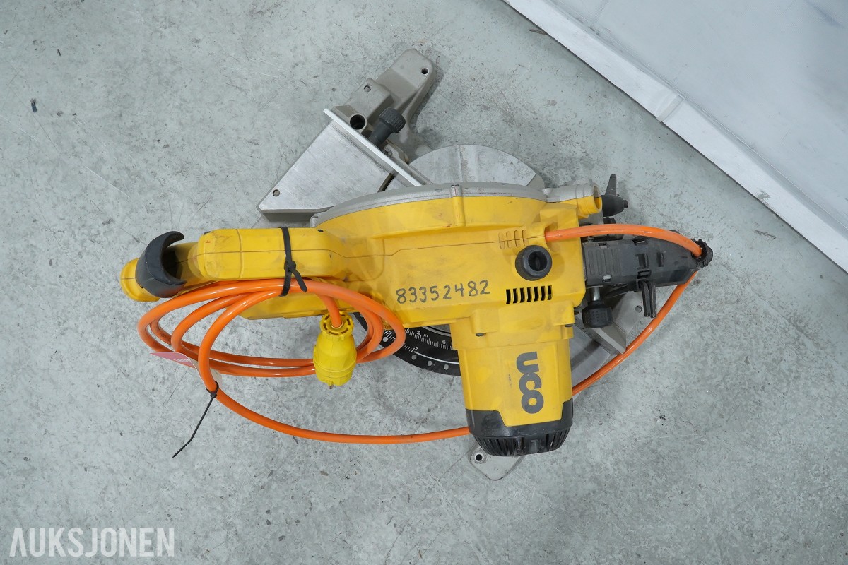 2 stk DeWalt kapp- og gjærsag DW777 - 216 mm