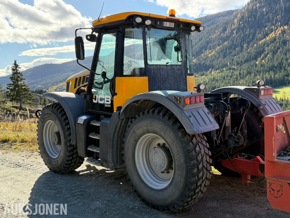 2012 JCB Fastrac 3230 traktor