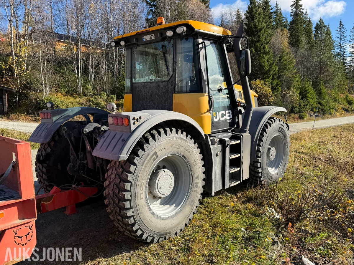 2012 JCB Fastrac 3230 traktor