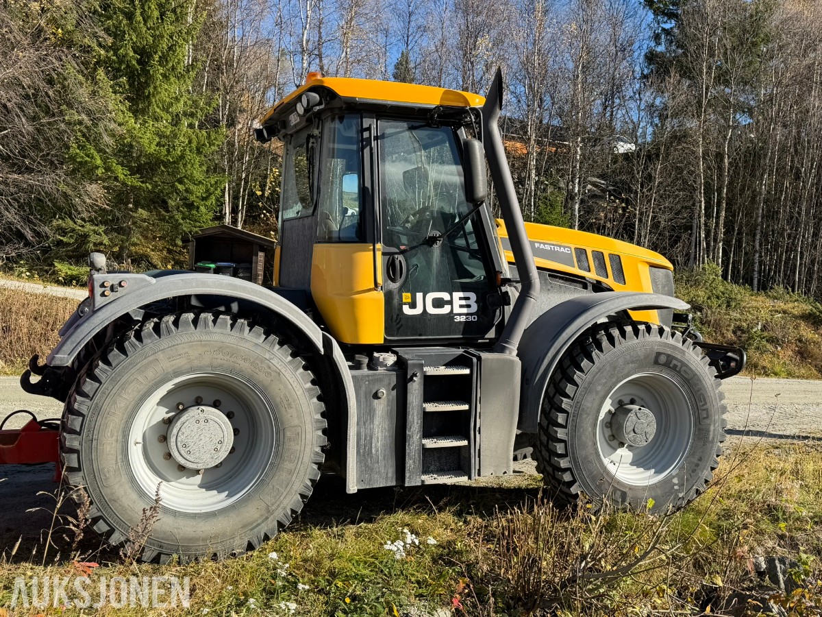 2012 JCB Fastrac 3230 traktor