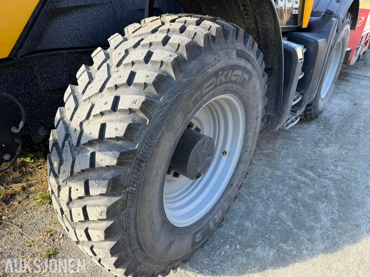 2012 JCB Fastrac 3230 traktor