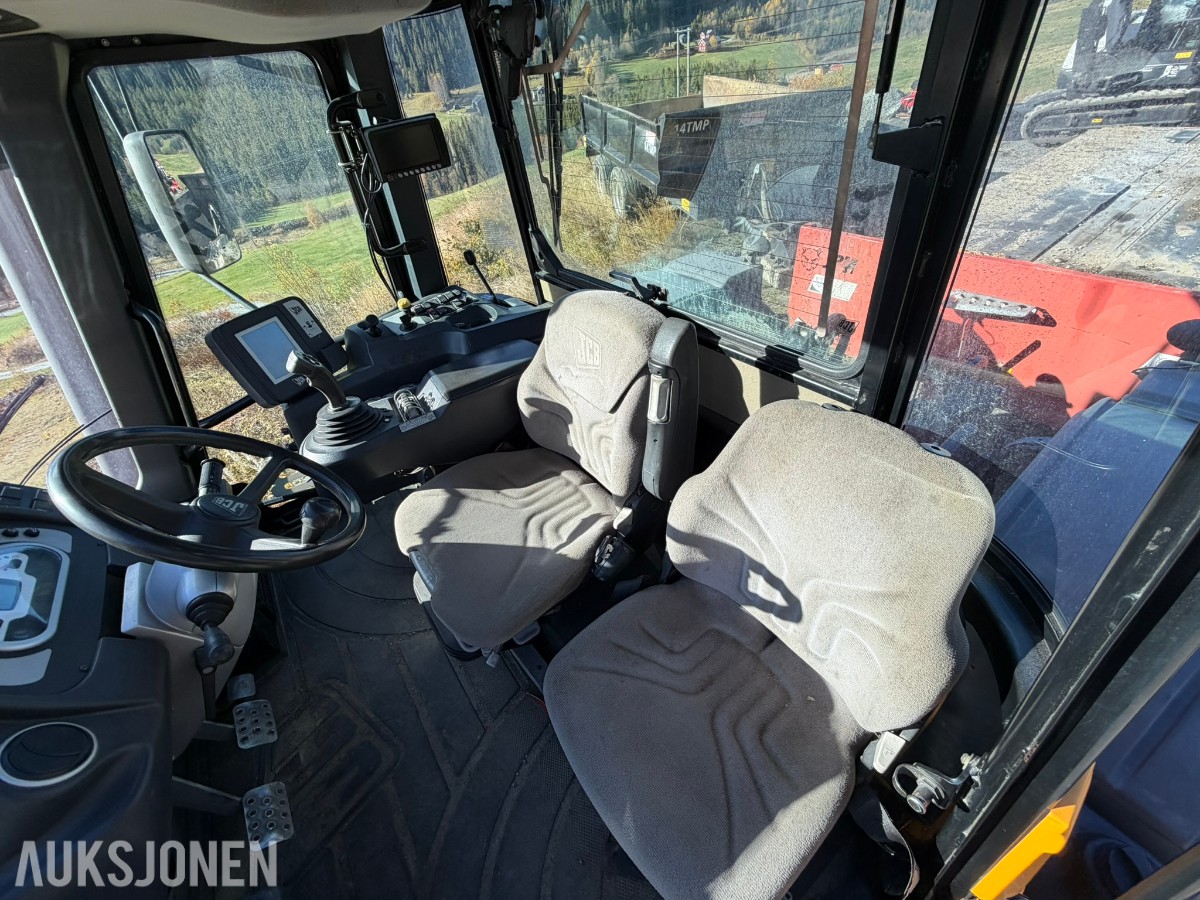 2012 JCB Fastrac 3230 traktor