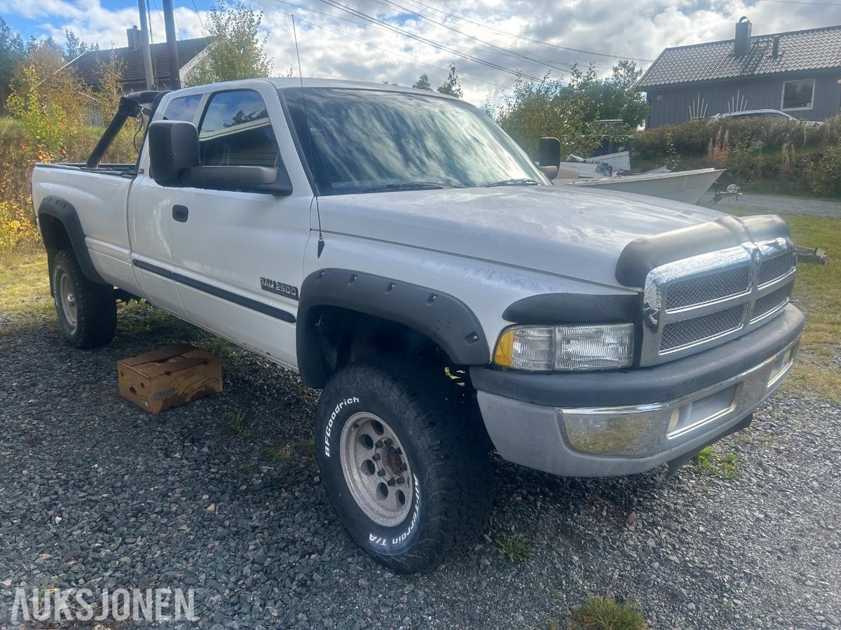 2001 Dodge RAM 2500 5.9 Cummins Automat, Hengerfeste