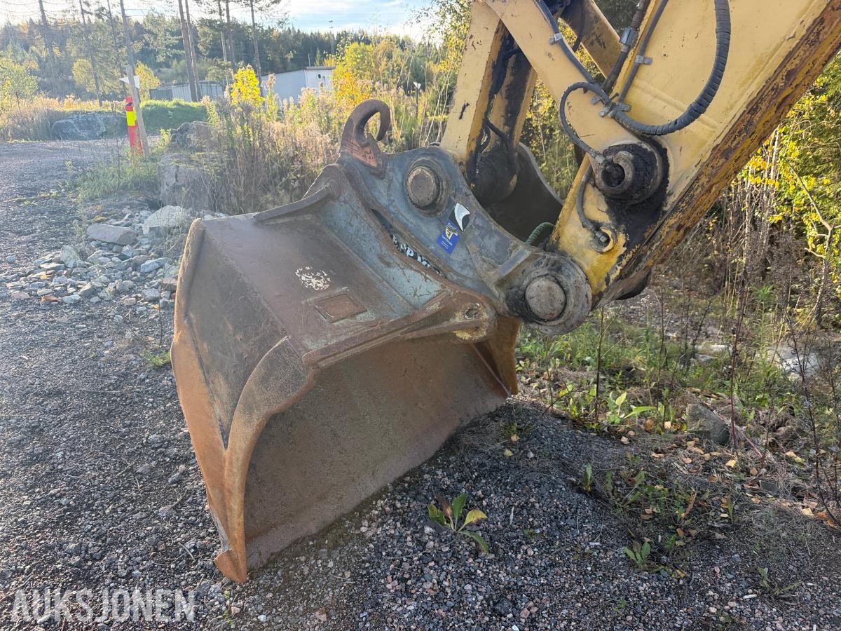 2003 Komatsu PC180LC-7K gravemaskin med skuffe - Sentralsmøring