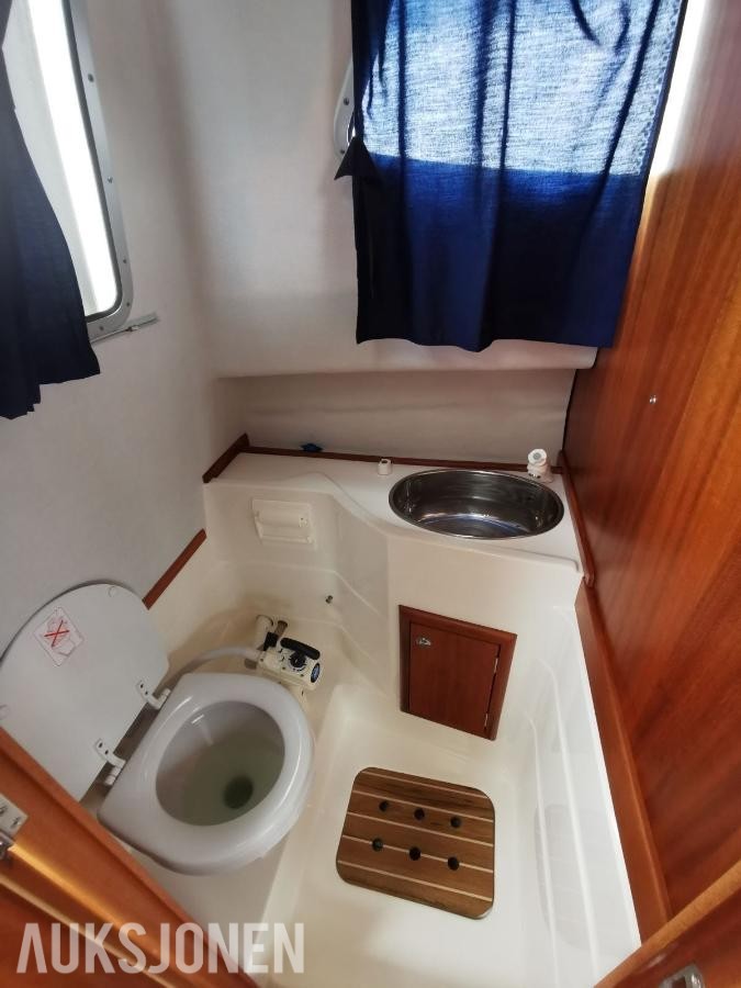 2010 Bella Falcon 26 med Cummins mercrusier 320 