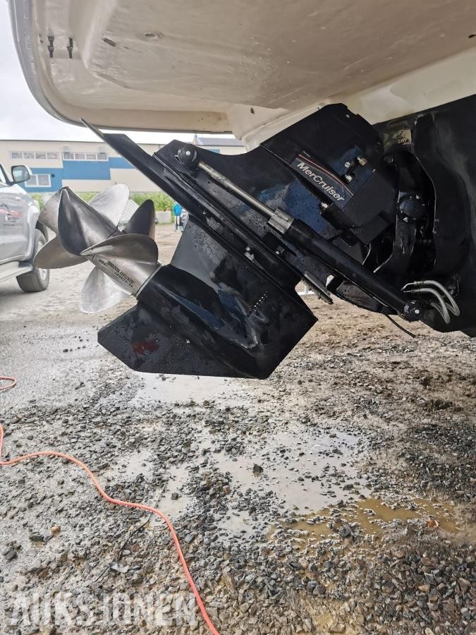 2010 Bella Falcon 26 med Cummins mercrusier 320 