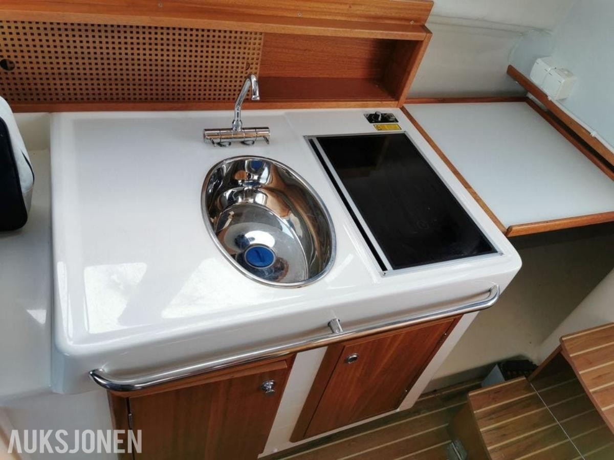 2010 Bella Falcon 26 med Cummins mercrusier 320 