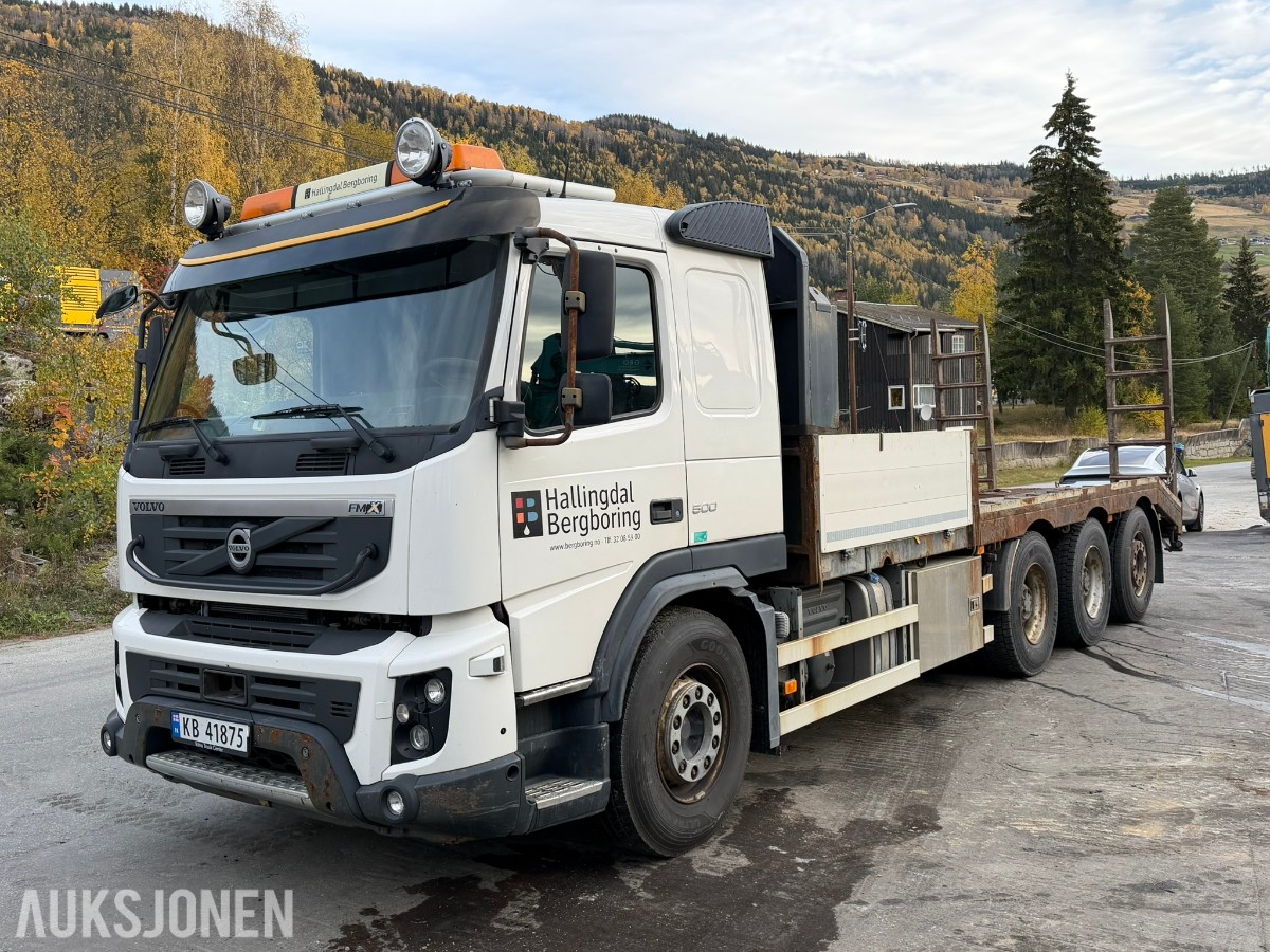 2013 Volvo FMX 500 lastebil med maskinplan - 8x4