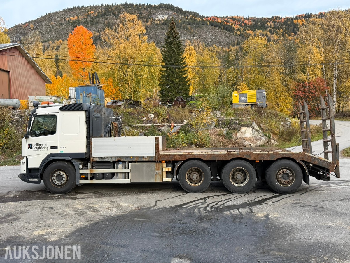 2013 Volvo FMX 500 lastebil med maskinplan - 8x4