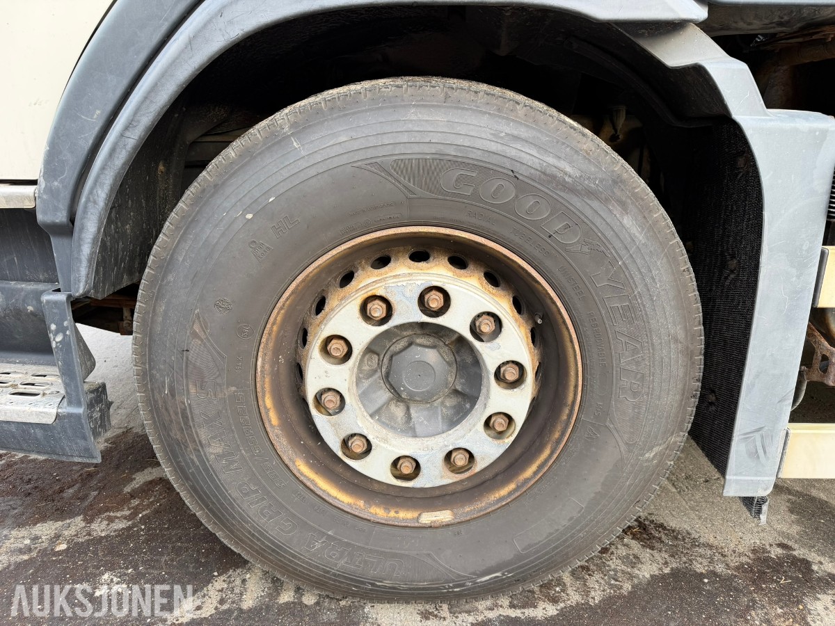 2013 Volvo FMX 500 lastebil med maskinplan - 8x4