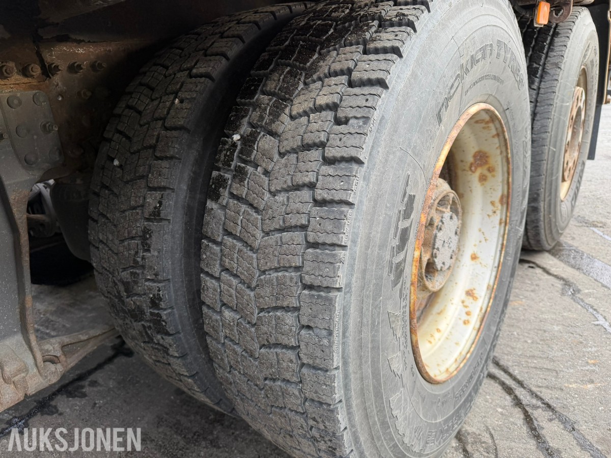 2013 Volvo FMX 500 lastebil med maskinplan - 8x4
