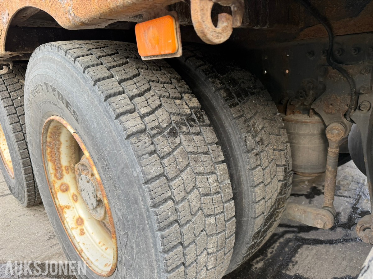 2013 Volvo FMX 500 lastebil med maskinplan - 8x4