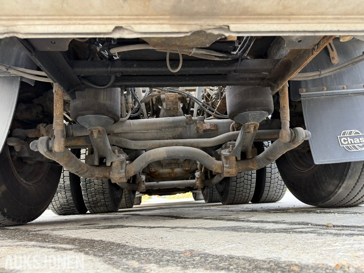 2013 Volvo FMX 500 lastebil med maskinplan - 8x4
