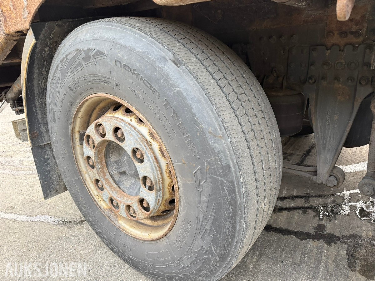 2013 Volvo FMX 500 lastebil med maskinplan - 8x4