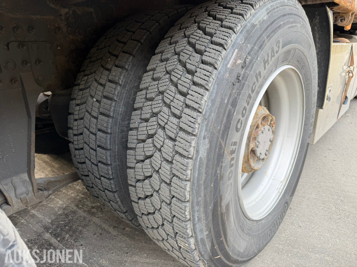 2013 Volvo FMX 500 lastebil med maskinplan - 8x4
