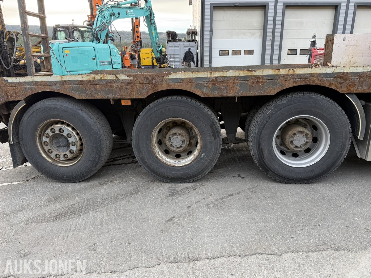 2013 Volvo FMX 500 lastebil med maskinplan - 8x4