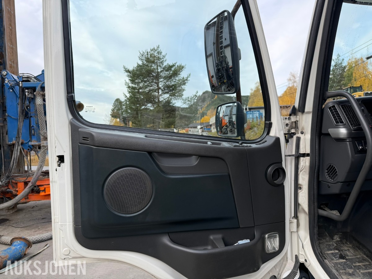 2013 Volvo FMX 500 lastebil med maskinplan - 8x4