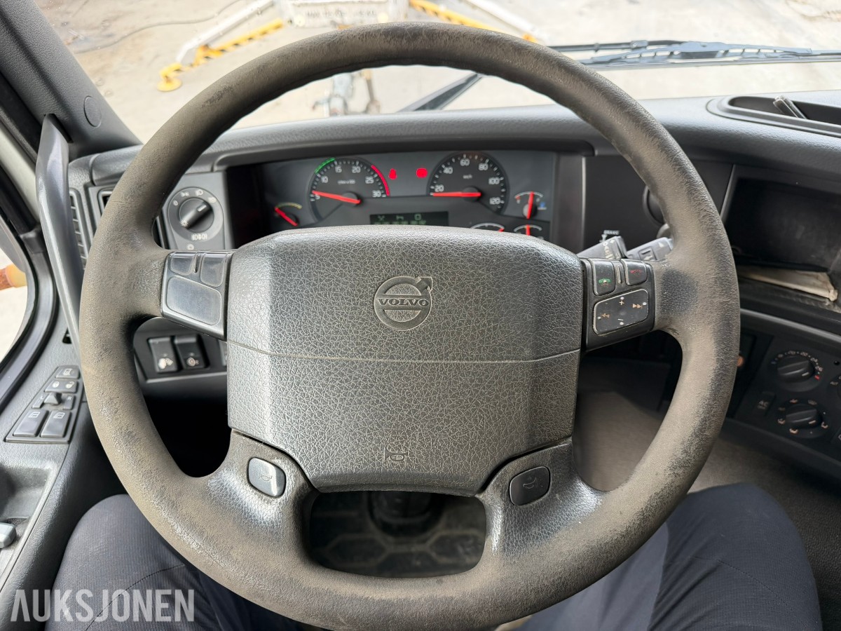 2013 Volvo FMX 500 lastebil med maskinplan - 8x4