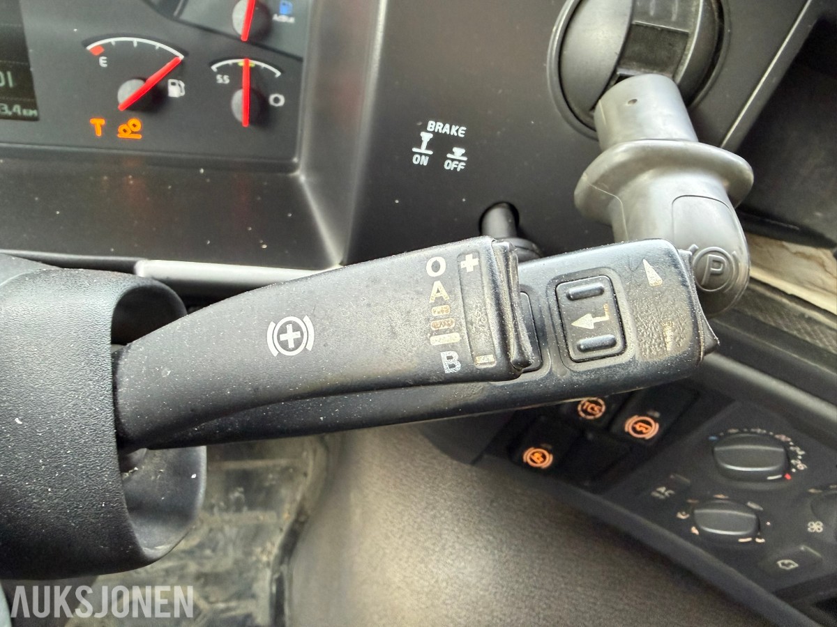 2013 Volvo FMX 500 lastebil med maskinplan - 8x4