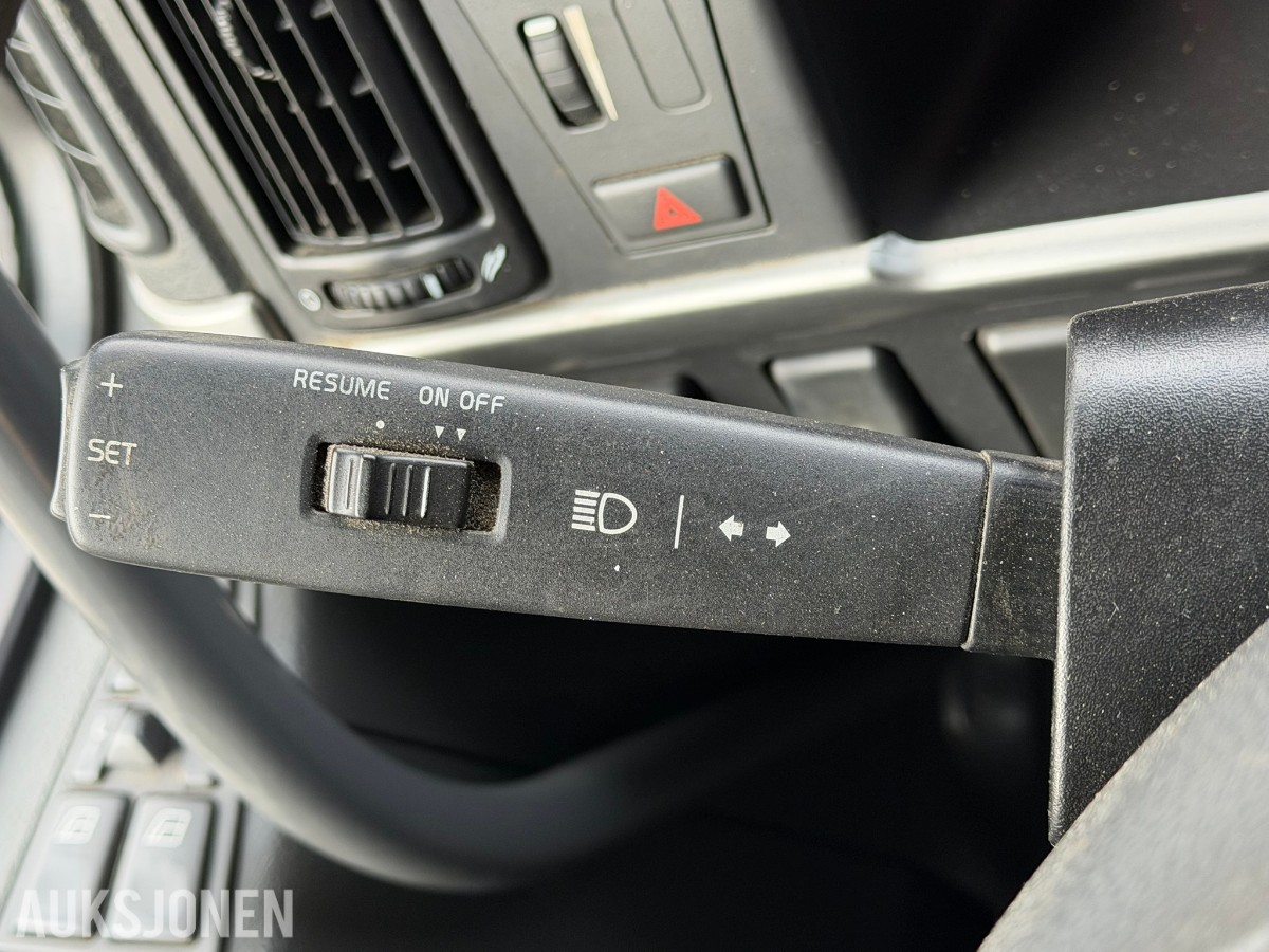 2013 Volvo FMX 500 lastebil med maskinplan - 8x4